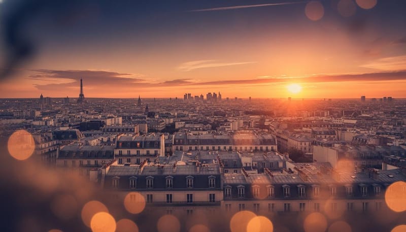 Vue urbaine au crépuscule, perspective de leadership
